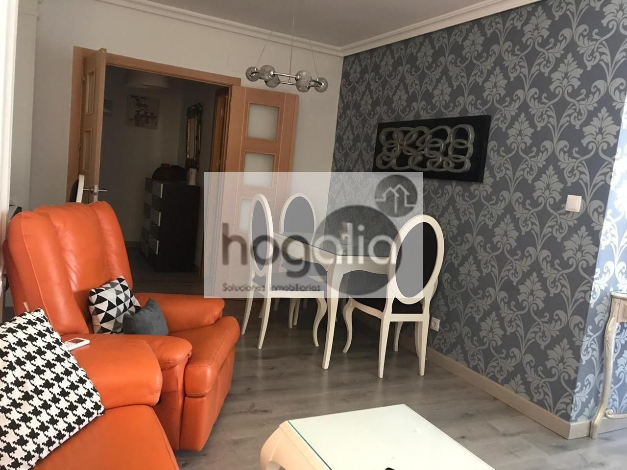 Living room of Flat to rent in  Sevilla Capital  with Air Conditioner, Terrace and Furnished