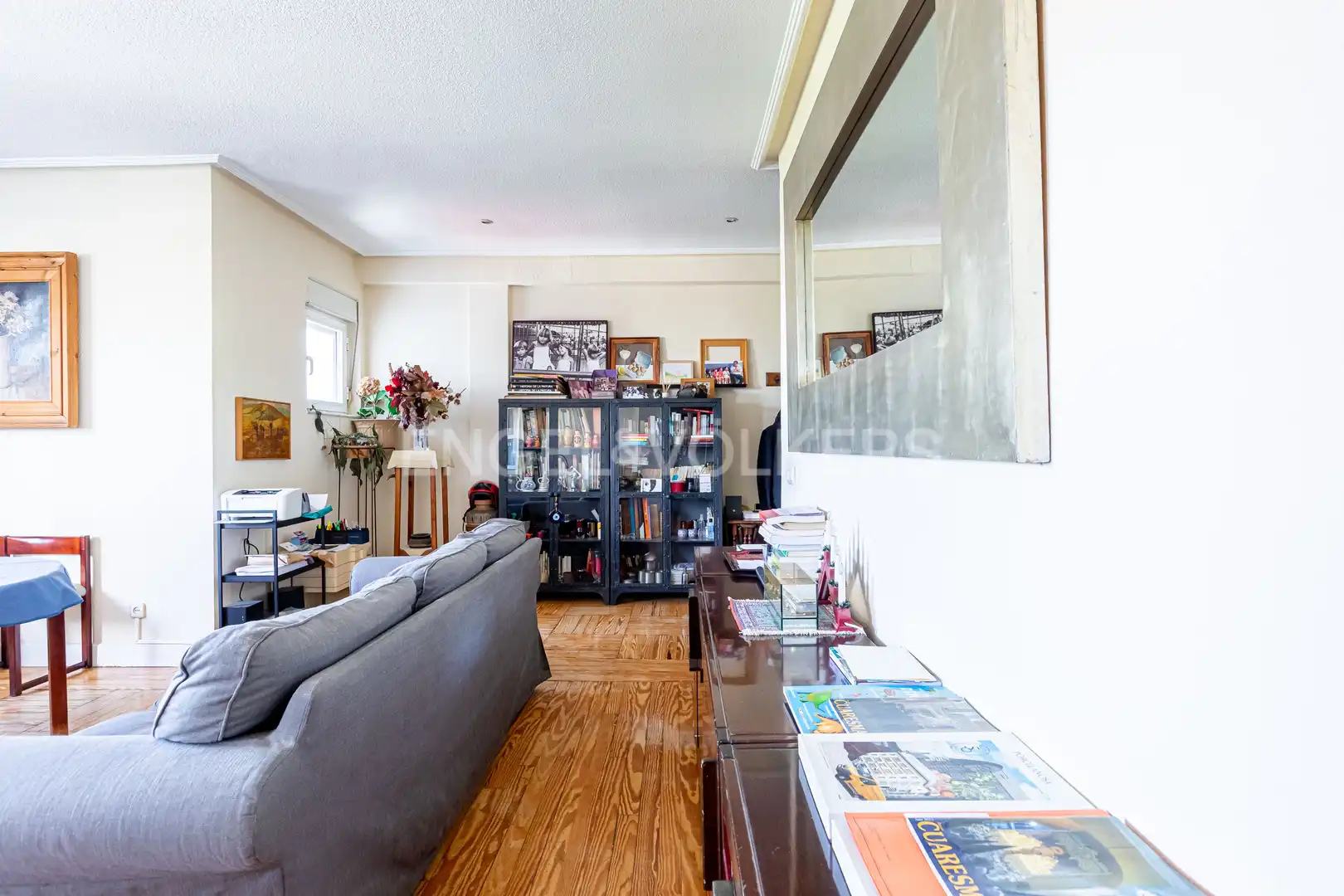 Living room of Flat for sale in Sevilla  with Air Conditioner and Heating