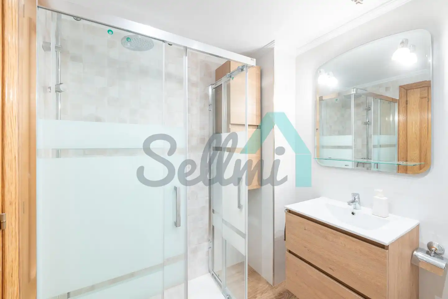 Baño de Piso en venta en Oviedo  con Calefacción, Parquet y Trastero