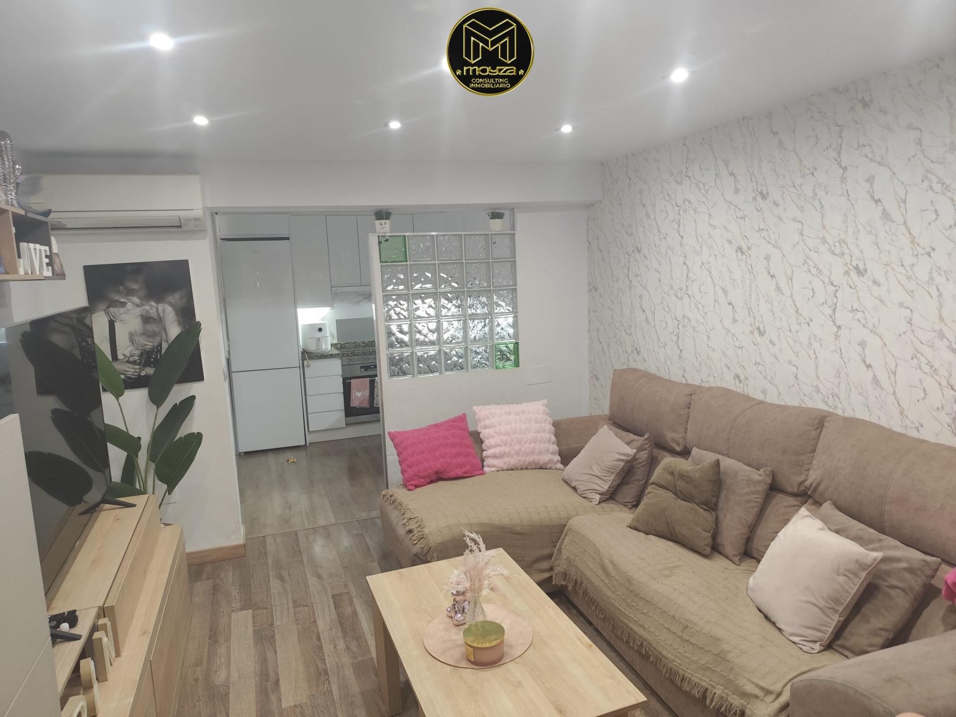 Living room of Flat for sale in  Jaén Capital  with Air Conditioner, Heating and Storage room