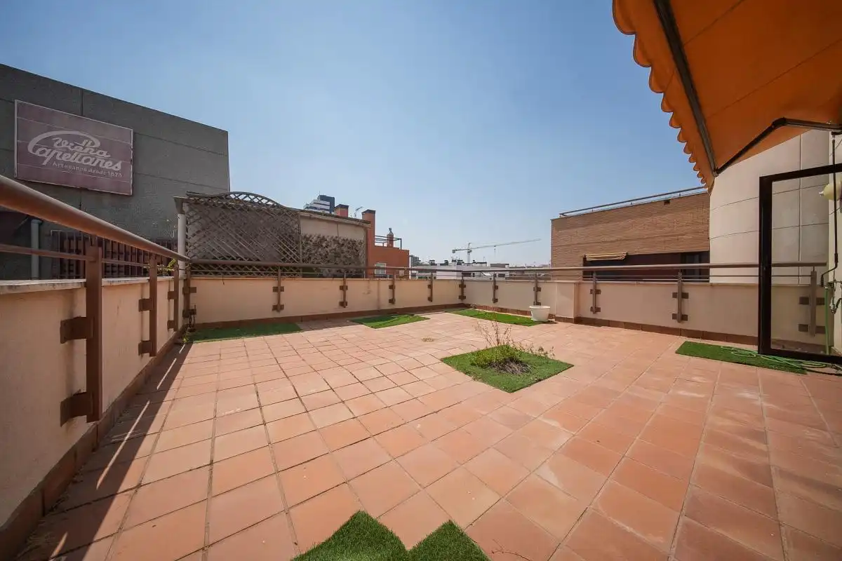 Terraza de Ático en venta en Madrid con Aire acondicionado, Calefacción y Jardín privado