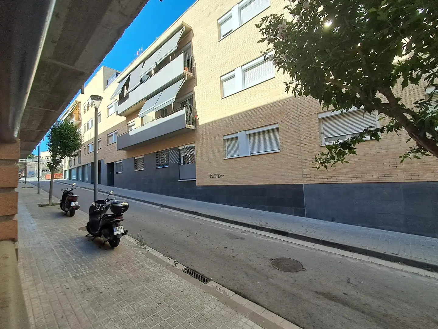Vista exterior de Oficina en venda en Badalona amb Aire condicionat