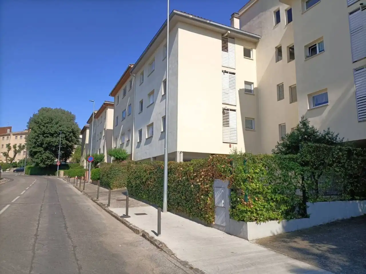 Vista exterior de Garatge en venda en Girona