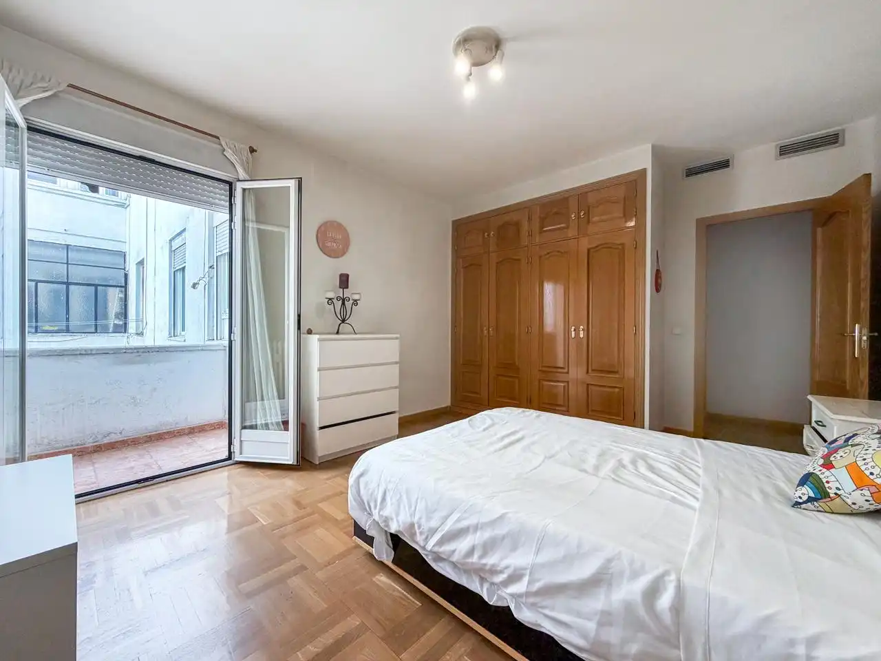 Habitación de Piso en venta en Madrid con Calefacción, Parquet y Terraza