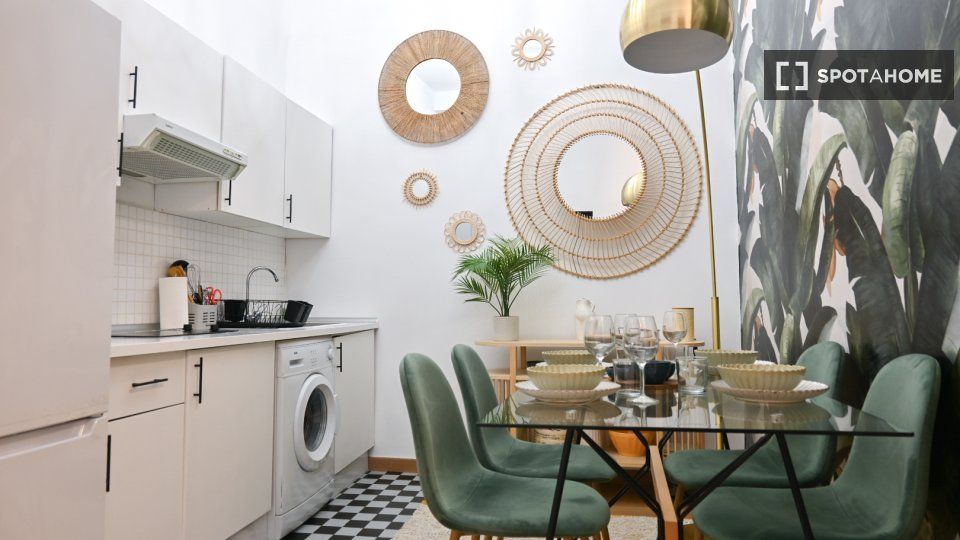 Piso de alquiler en Cortes - Huertas