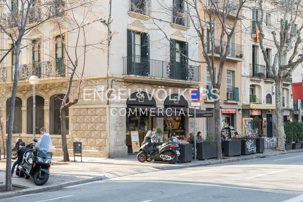 Vista exterior de Edifici en venda en Barcelona