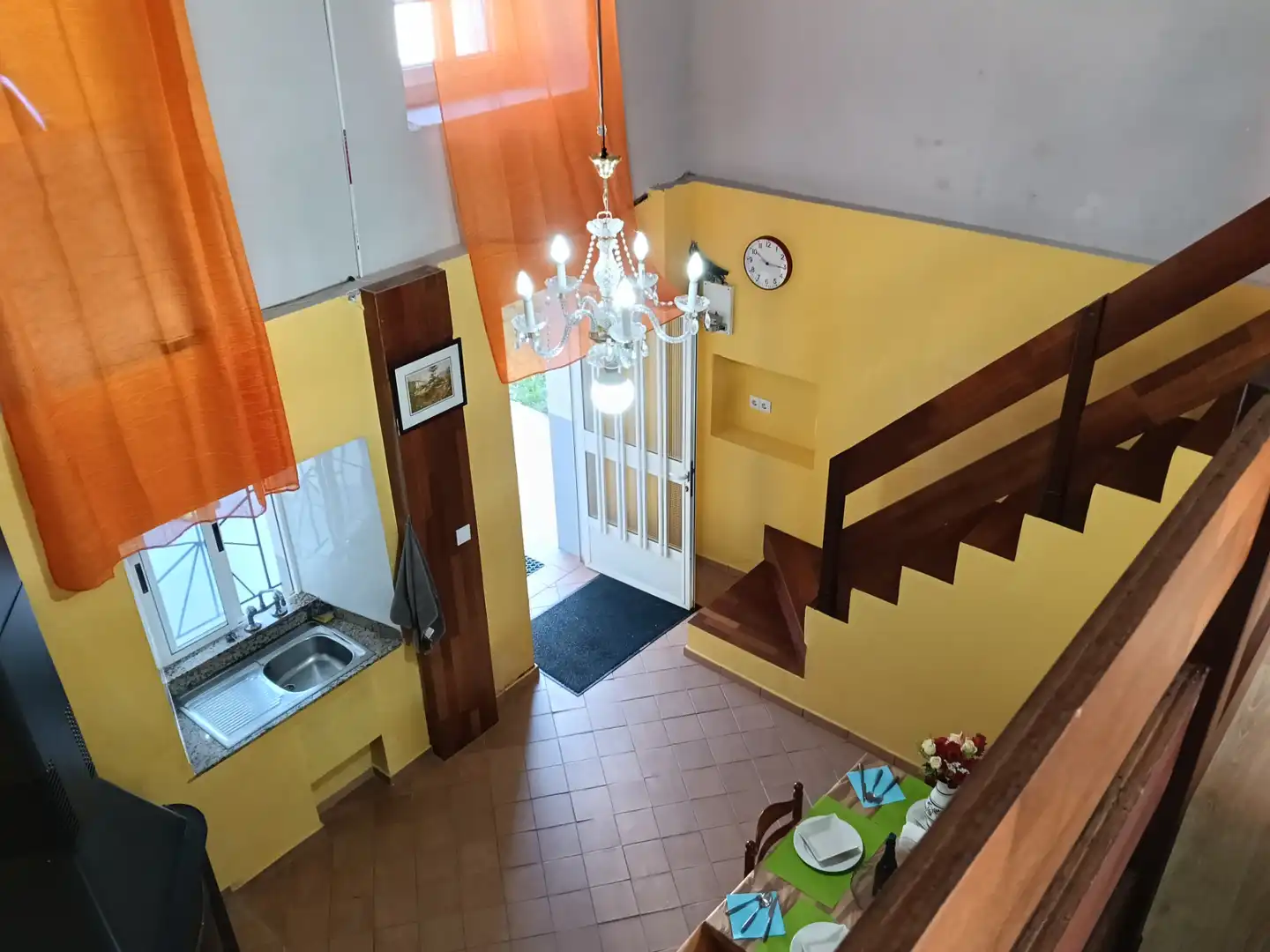 Einfamilien-Reihenhaus zum Verkauf in Carral mit Privatgarten und Abstellraum