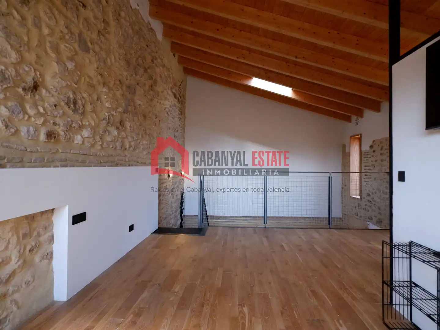 Houses for sale in Valencia  with Air Conditioner and Heating
