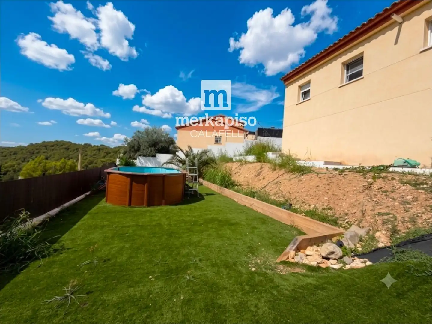 Casa aparellada amb piscina en venda a Dalia
