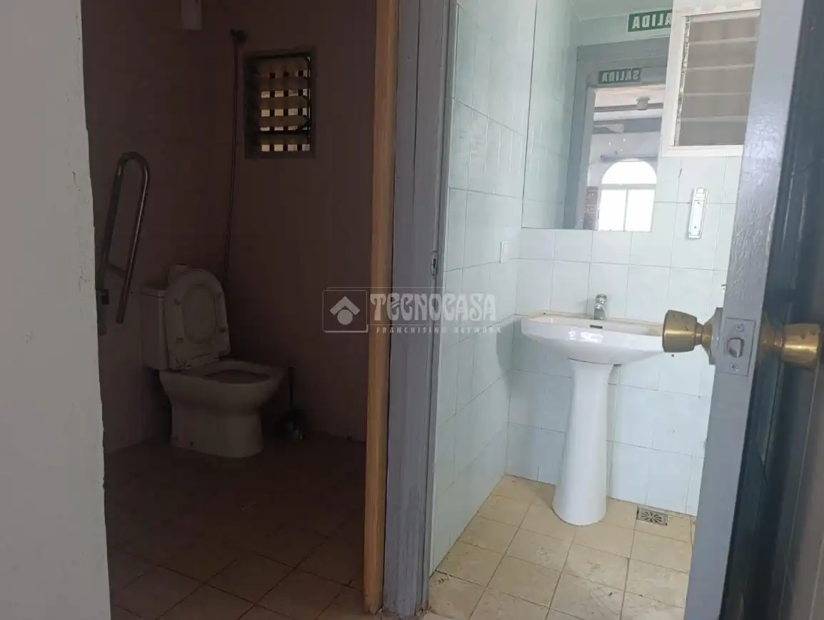 Bany de Casa adosada en venda en Badajoz