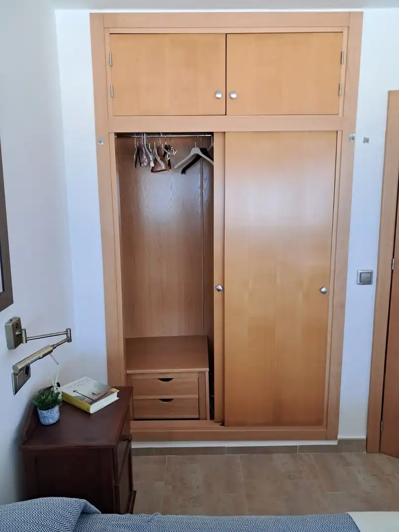 Habitación de Apartamento de alquiler en Almonte con Aire acondicionado, Terraza y Amueblado