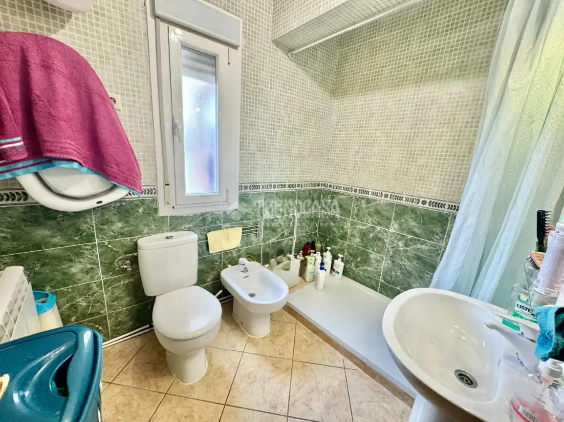 Baño de Piso en venta en Yunquera de Henares con Aire acondicionado, Amueblado y Balcón