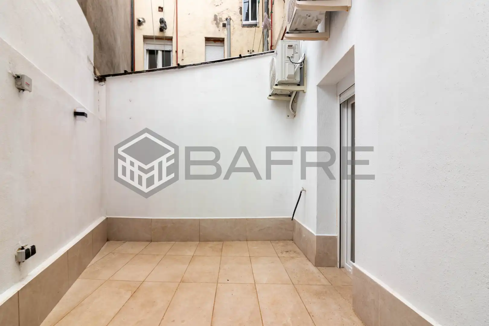 Außenansicht von Wohnung zum Verkauf in Madrid mit Klimaanlage und Heizung