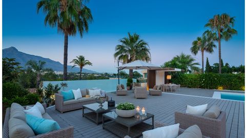 Villa en venta en Nueva Andalucia, Marbella