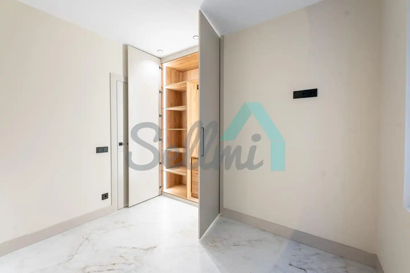 Piso en venta en Oviedo  con Calefacción, Trastero y Balcón