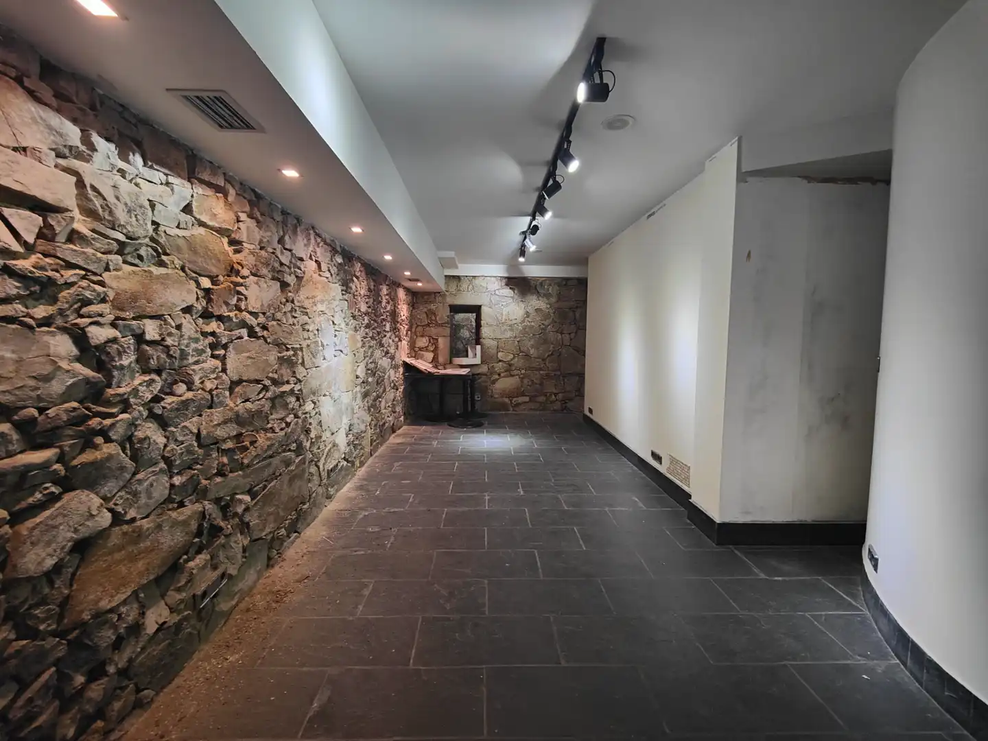 Commercial properties for rent in Vigo   with Air Conditioner