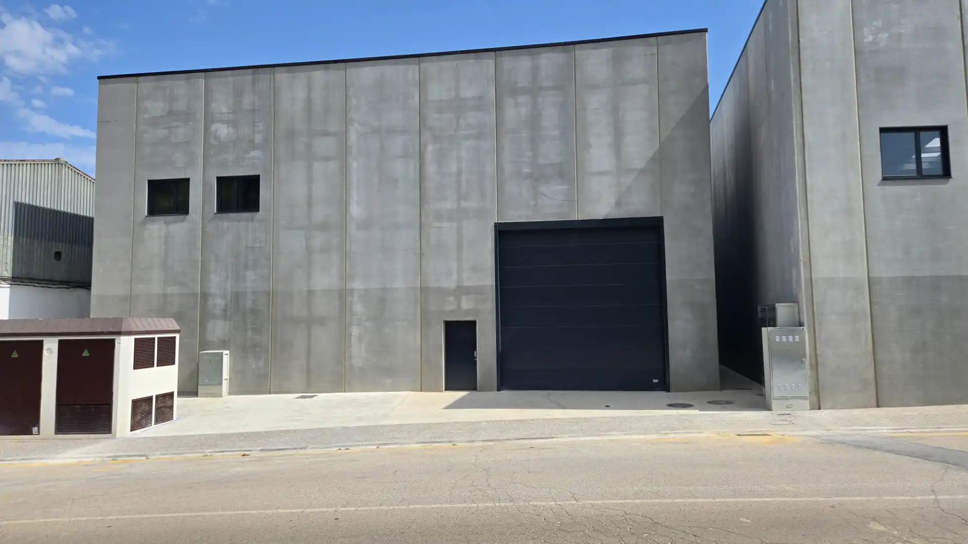 Nau industrial de lloguer a Sarrià de Ter