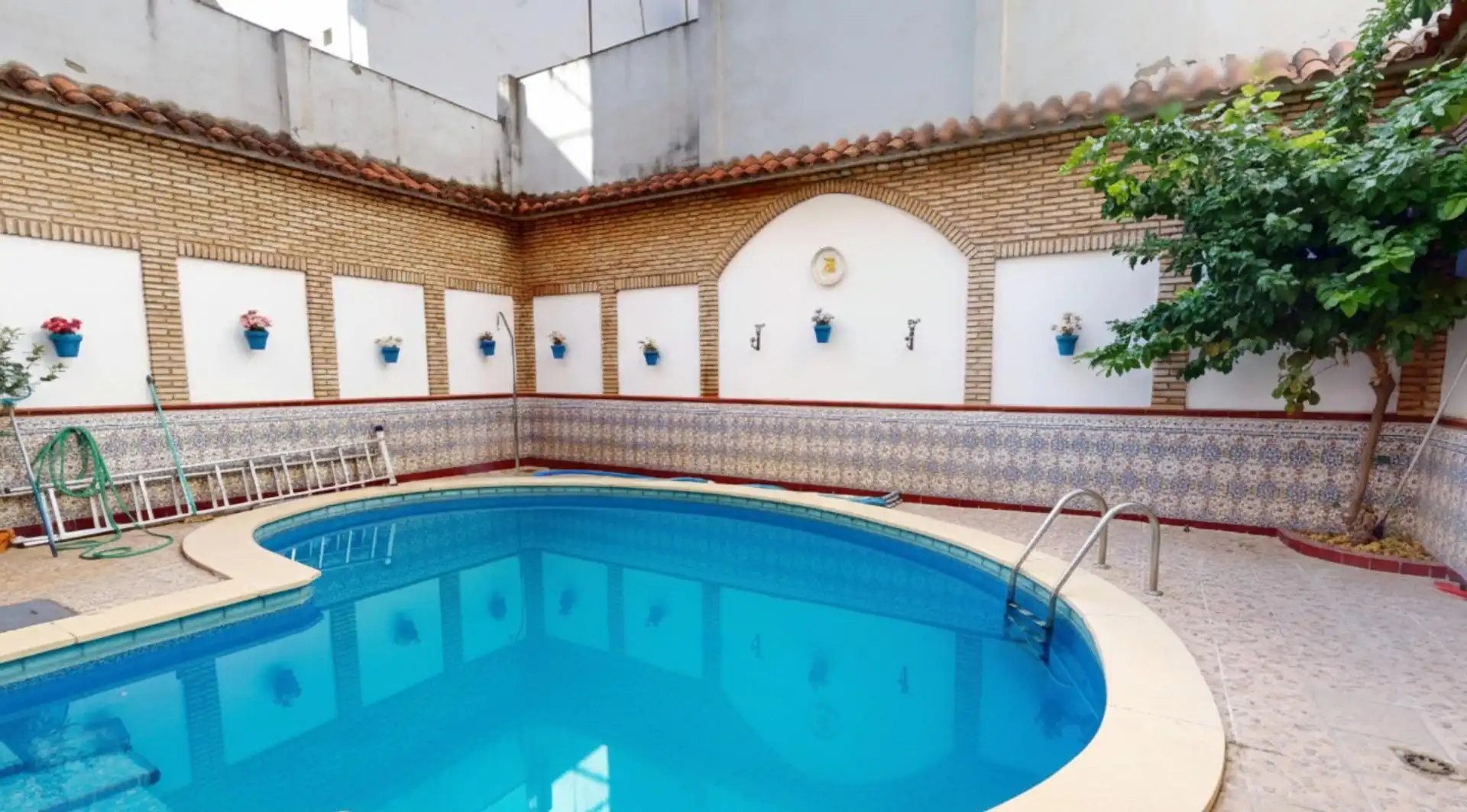 Piscina de Casa o xalet en venda en Córdoba amb Jardí privat, Terrassa i Traster