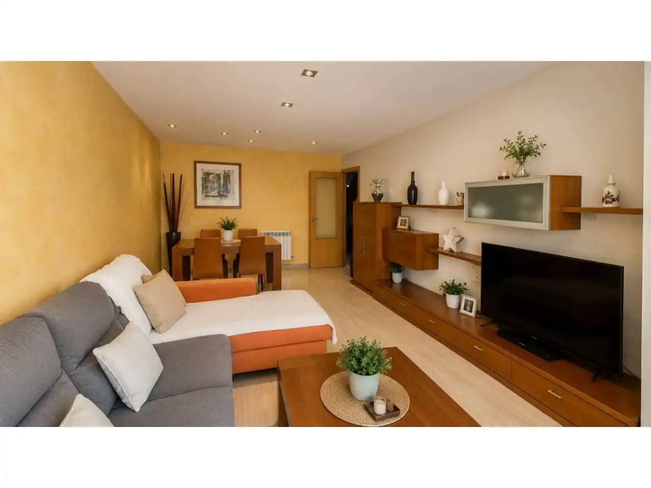Sala de estar de Casa adosada en venta en Lladó con Aire acondicionado, Calefacción y Jardín privado