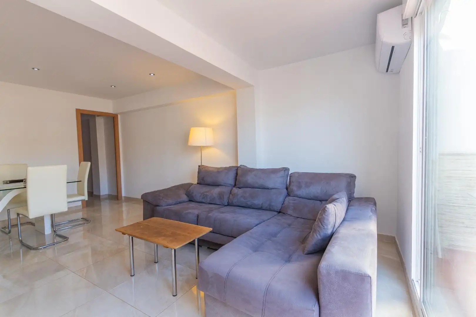 Piso con terraza en venta en Calle POETA MARTINEZ PARRA, imagen 3