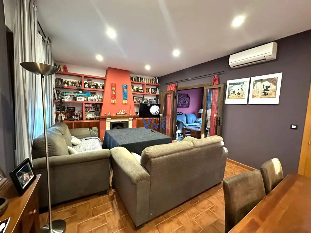 Sala d'estar de Casa o xalet en venda en Alcalá de Guadaira amb Aire condicionat, Jardí privat i Terrassa