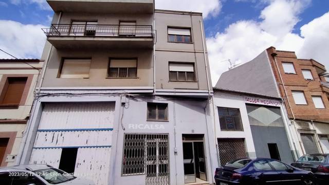 Edificio en Venta en Calle Manuel Berdejo en Santa María del Páramo