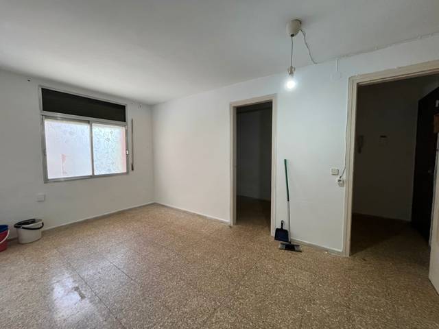 Piso en Venta en Carrer Joan Burgada en Molí Nou - Ciutat Cooperativa