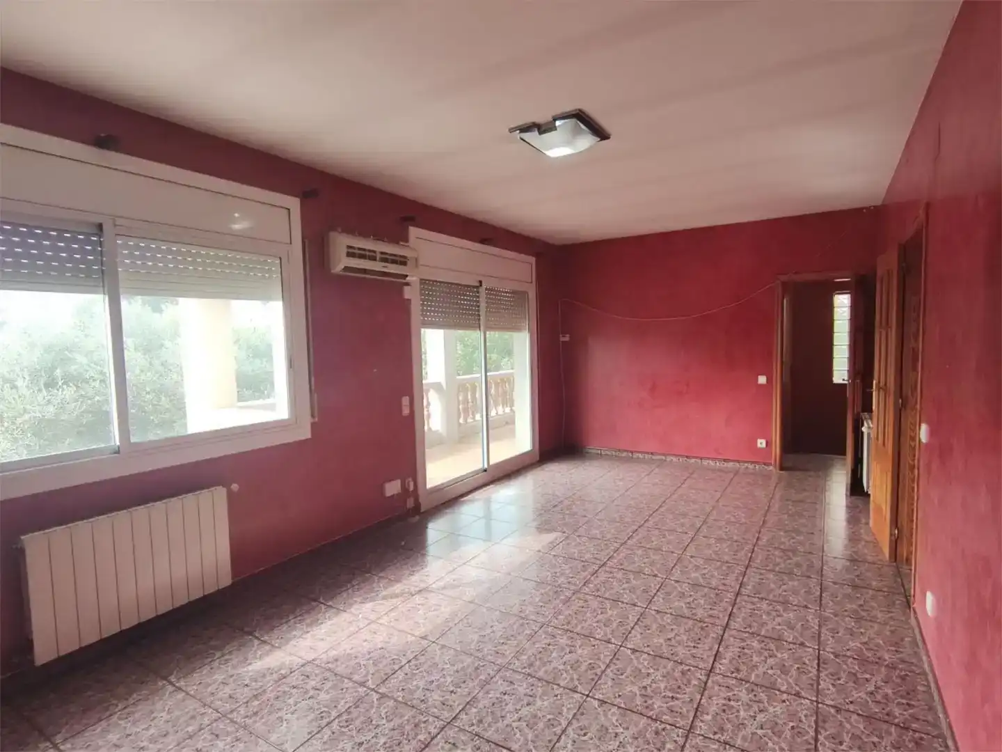 Sala de estar de Casa o chalet en venta en Fogars de la Selva con Aire acondicionado, Piscina y Balcón
