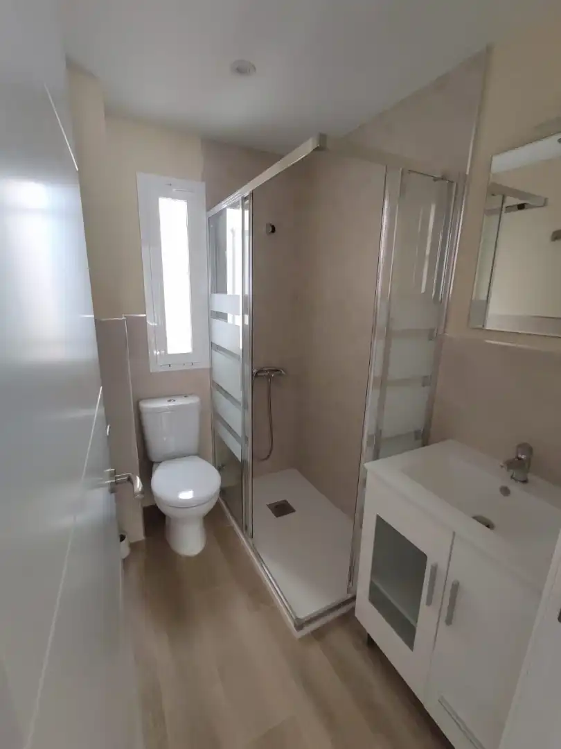 Baño de Piso para compartir en Sevilla con Aire acondicionado, Amueblado y Horno