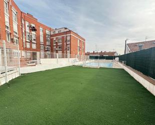 Swimming pool of Flat for sale in  Madrid Capital  with Heating, Swimming Pool and Community pool