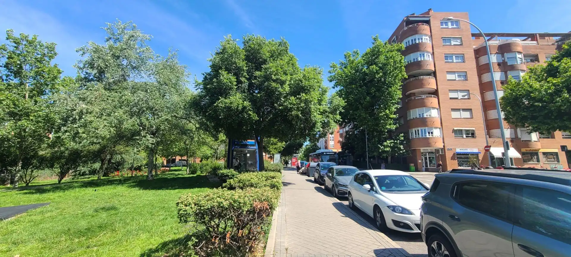 Vista exterior de Piso en venta en Madrid con Calefacción y Parquet