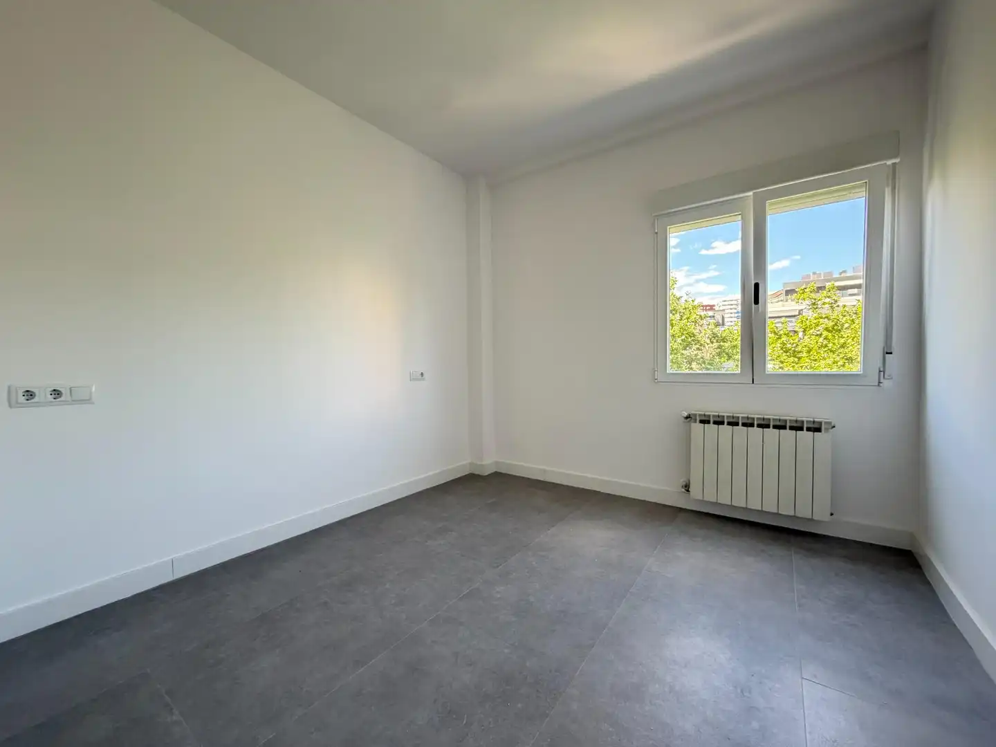 Bedroom of Flat for rent in Madrid  with Air Conditioner, Heating and Parquet flooring