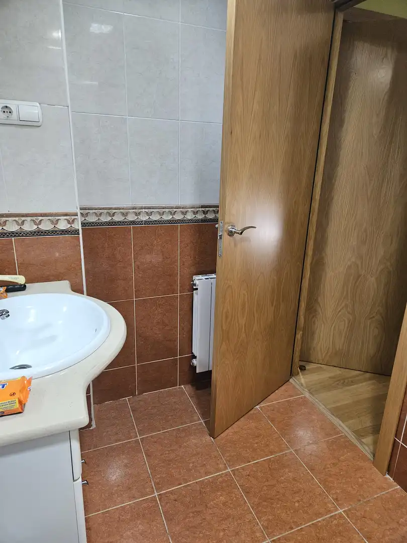 Baño de Piso en venta en Santa Coloma de Gramenet con Calefacción, Terraza y Trastero
