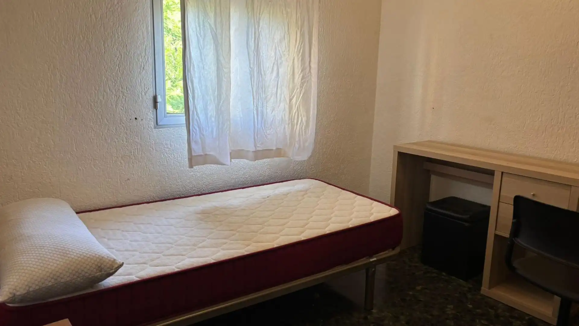 Room in Calle LOZOYA, El Plantinar – Avda. La Paz - El Juncal