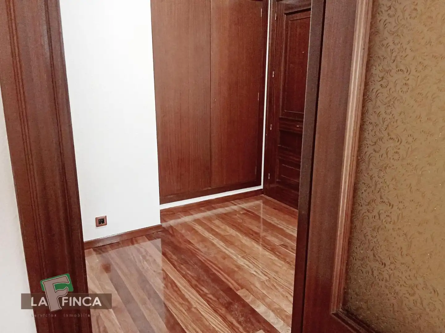 Habitación de Apartamento de alquiler en Oviedo  con Calefacción, Parquet y Terraza