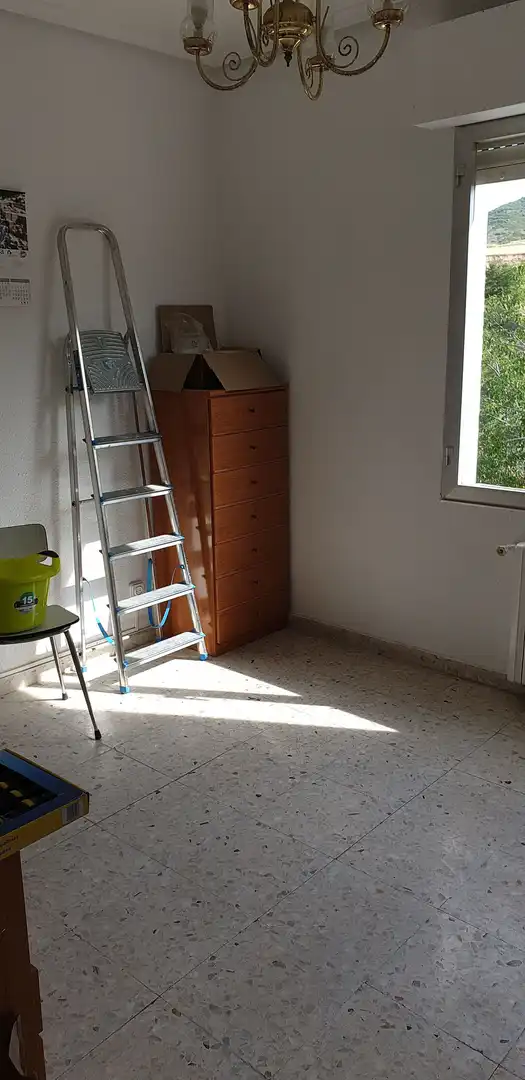 Dormitori de Pis en venda en Lagunilla del Jubera amb Calefacció, Moblat i Rentadora