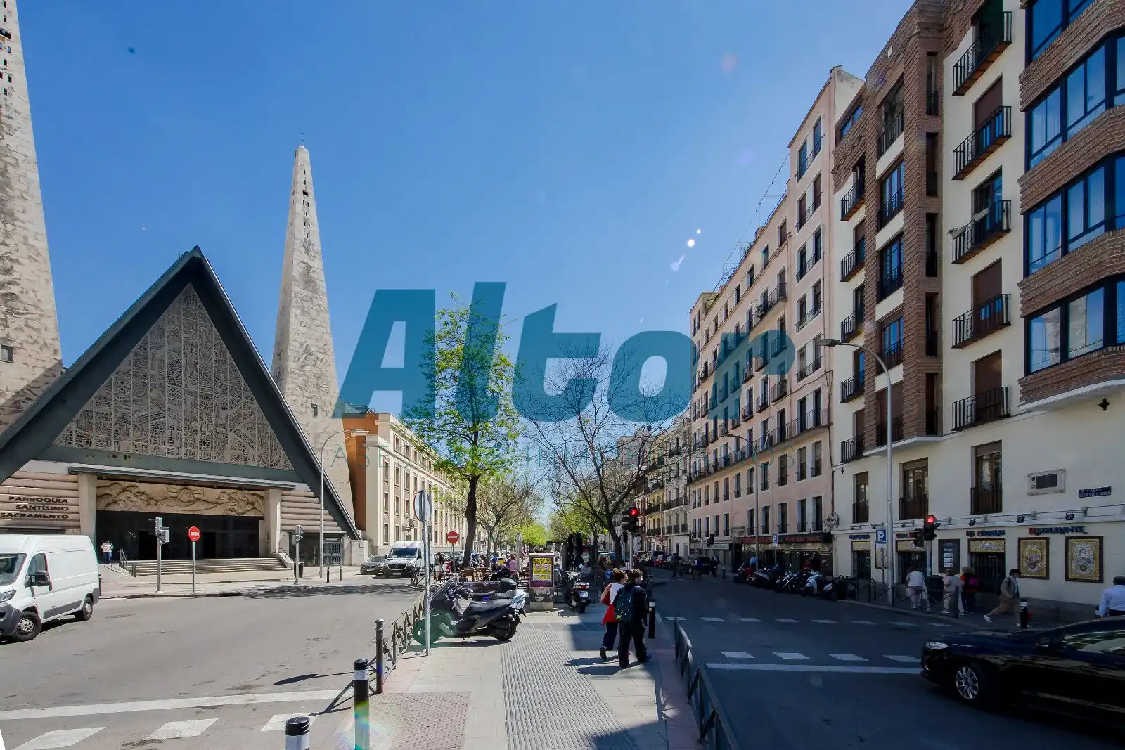 Exterior view of Commercial properties for sale in Madrid  with Air Conditioner