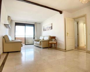 Living room of Flat to rent in  Madrid Capital  with Air Conditioner, Heating and Parquet flooring