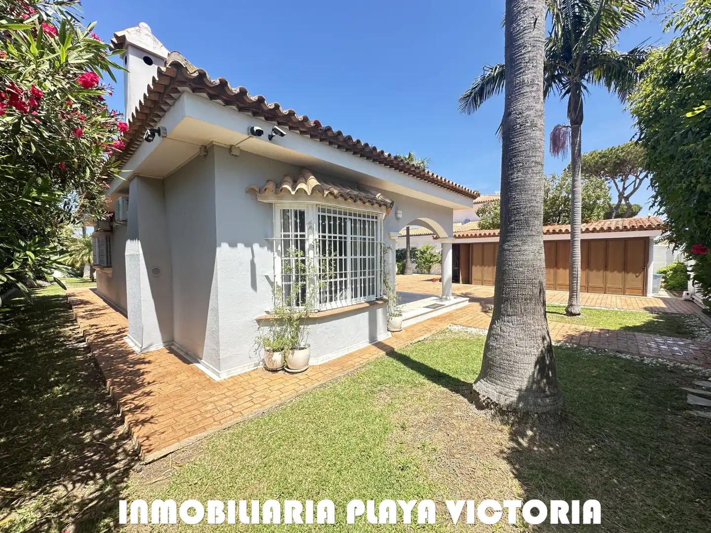 Exterior view of Houses for sale in Chiclana de la Frontera  with Air Conditioner, Private garden and Swimming Pool