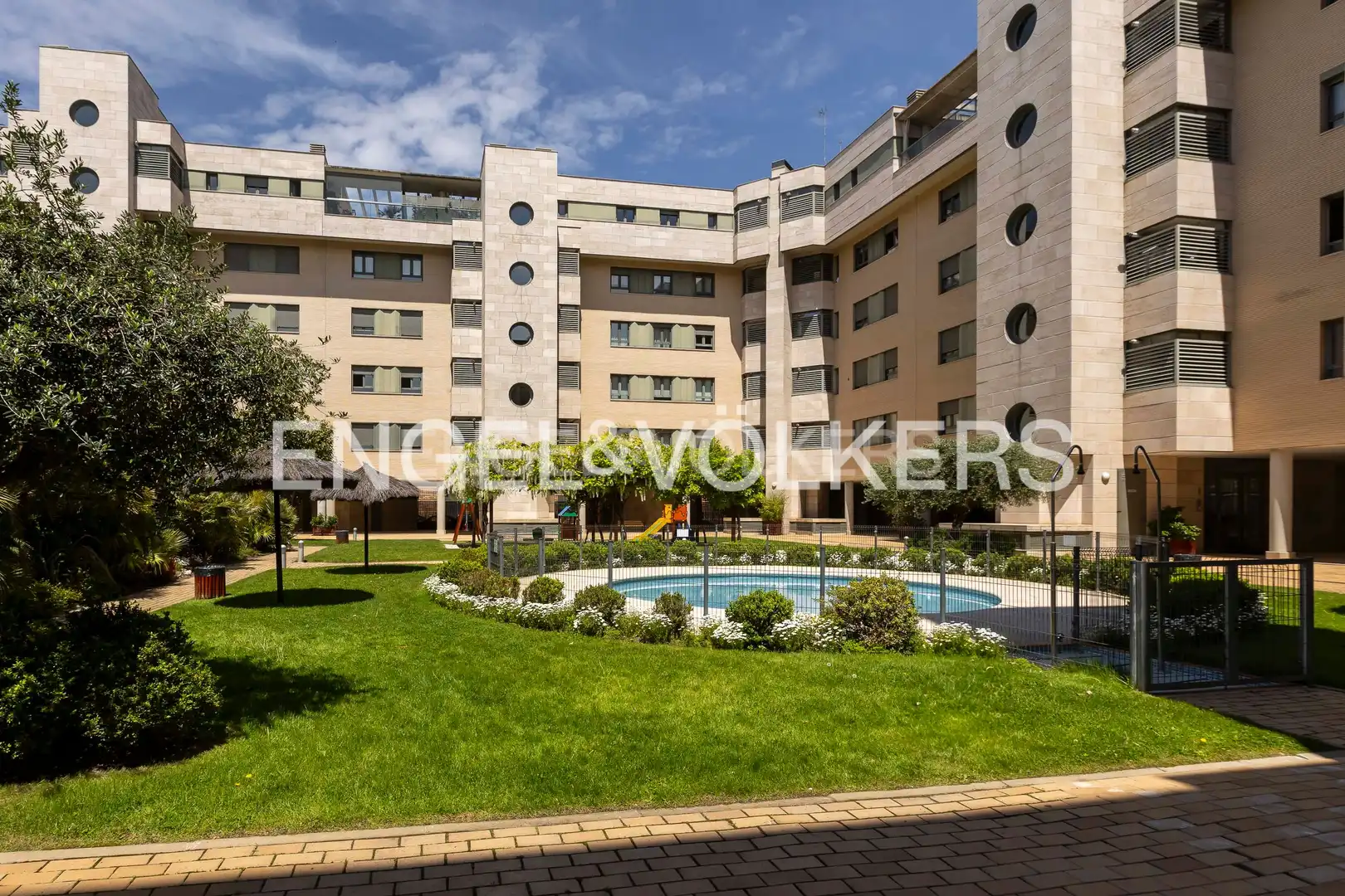 Exterior view of Apartments for sale in Madrid  with Air Conditioner, Heating and Parquet flooring