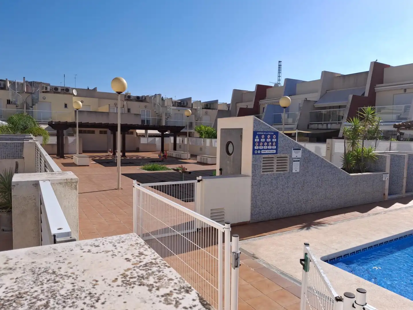 Vista exterior de Casa adosada en venta en Oropesa del Mar / Orpesa con Piscina comunitaria