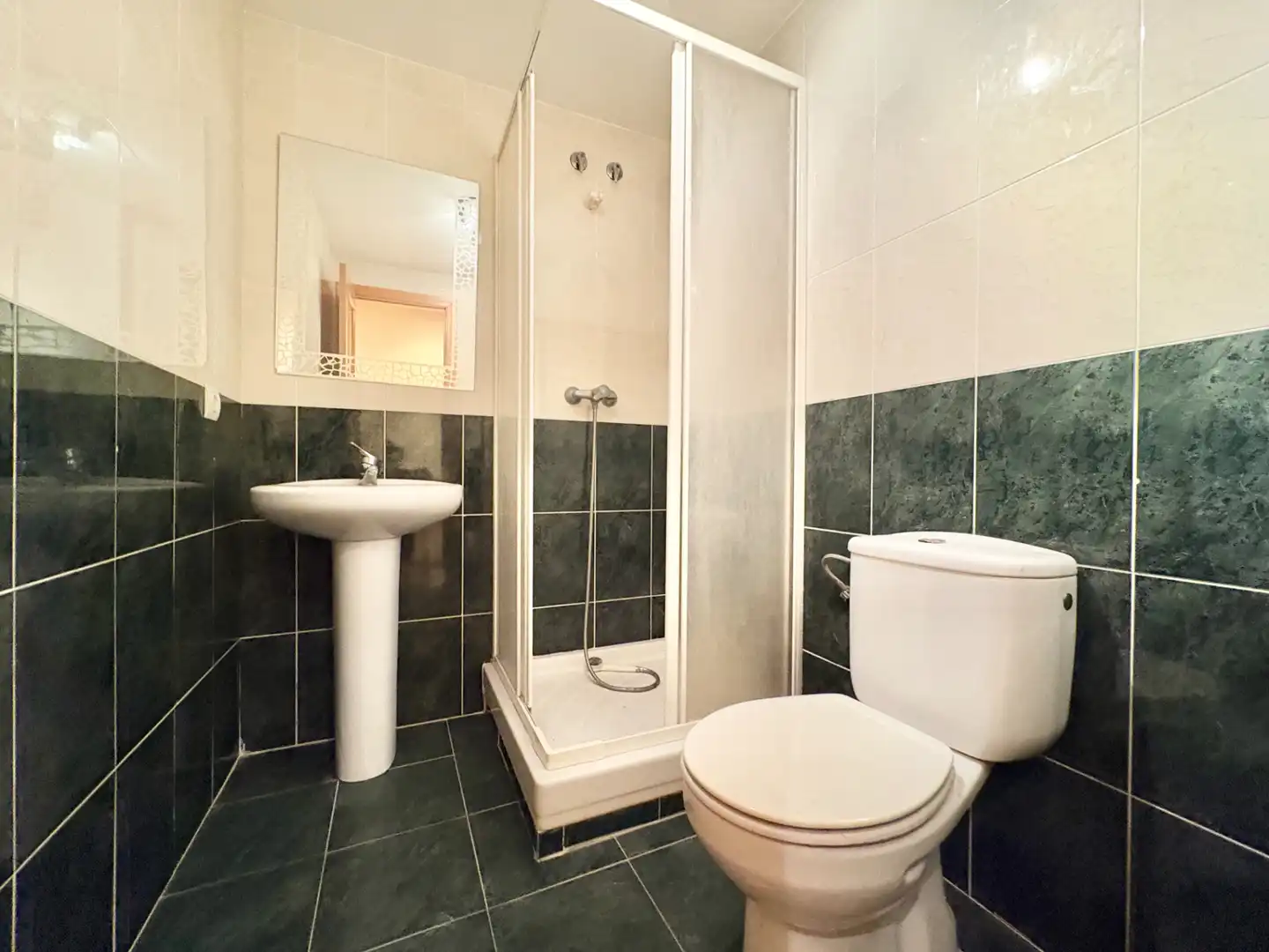 Bathroom of Flat for sale in Alfafar  with Oven