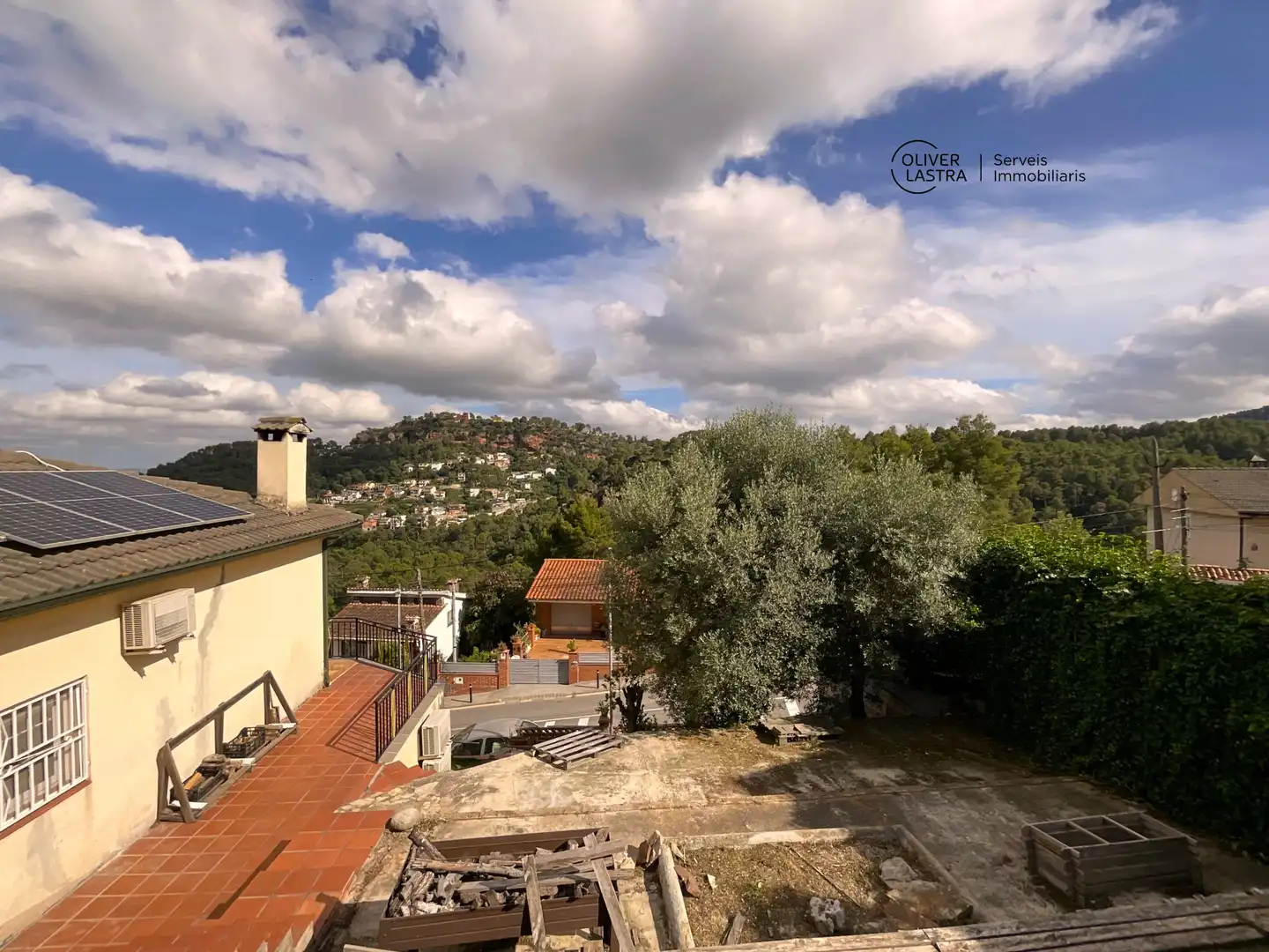 Vista exterior de Casa o chalet en venta en Corbera de Llobregat con Aire acondicionado, Jardín privado y Parquet