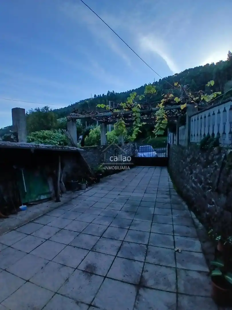 Vista exterior de Casa adosada en venda en Ferrol amb Calefacció, Jardí privat i Traster