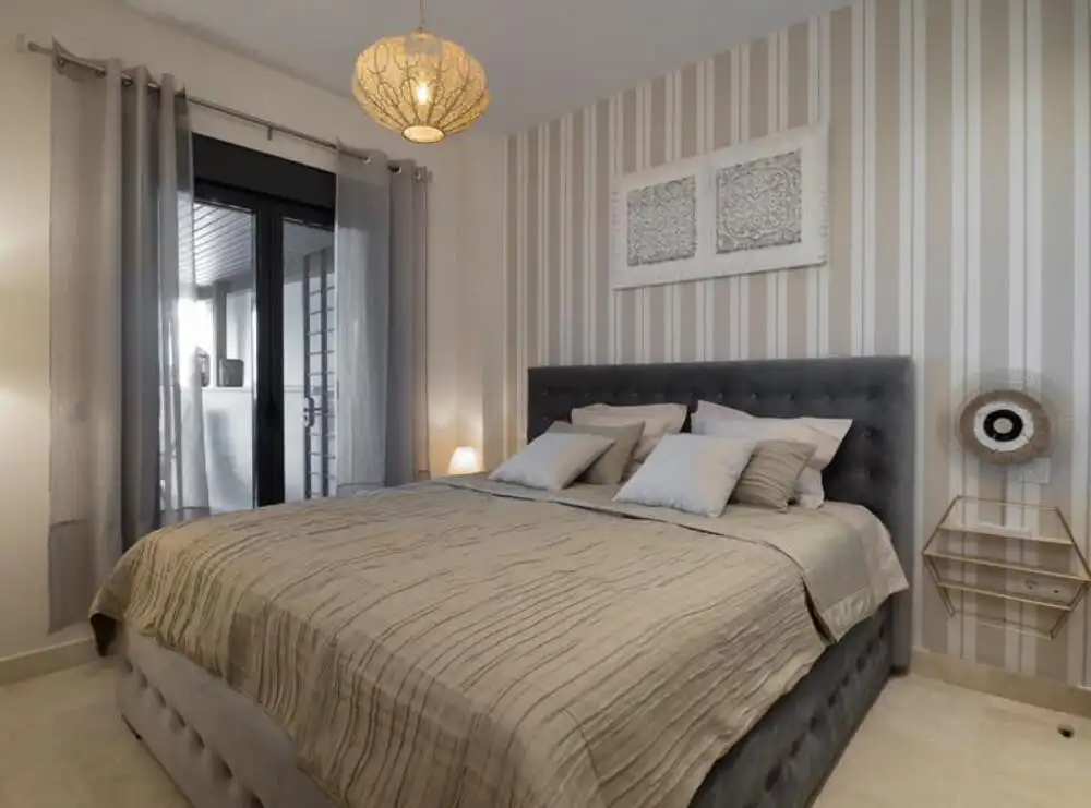 Habitación de Planta baja en venta en Benahavís con Aire acondicionado, Terraza y Piscina