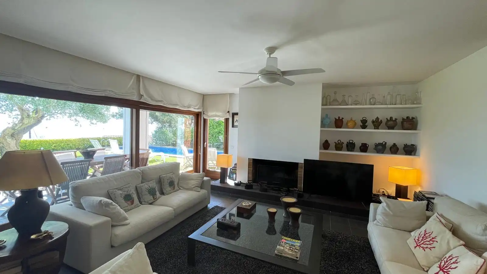 Sala d'estar de Casa o xalet en venda en Palafrugell amb Jardí privat, Terrassa i Traster