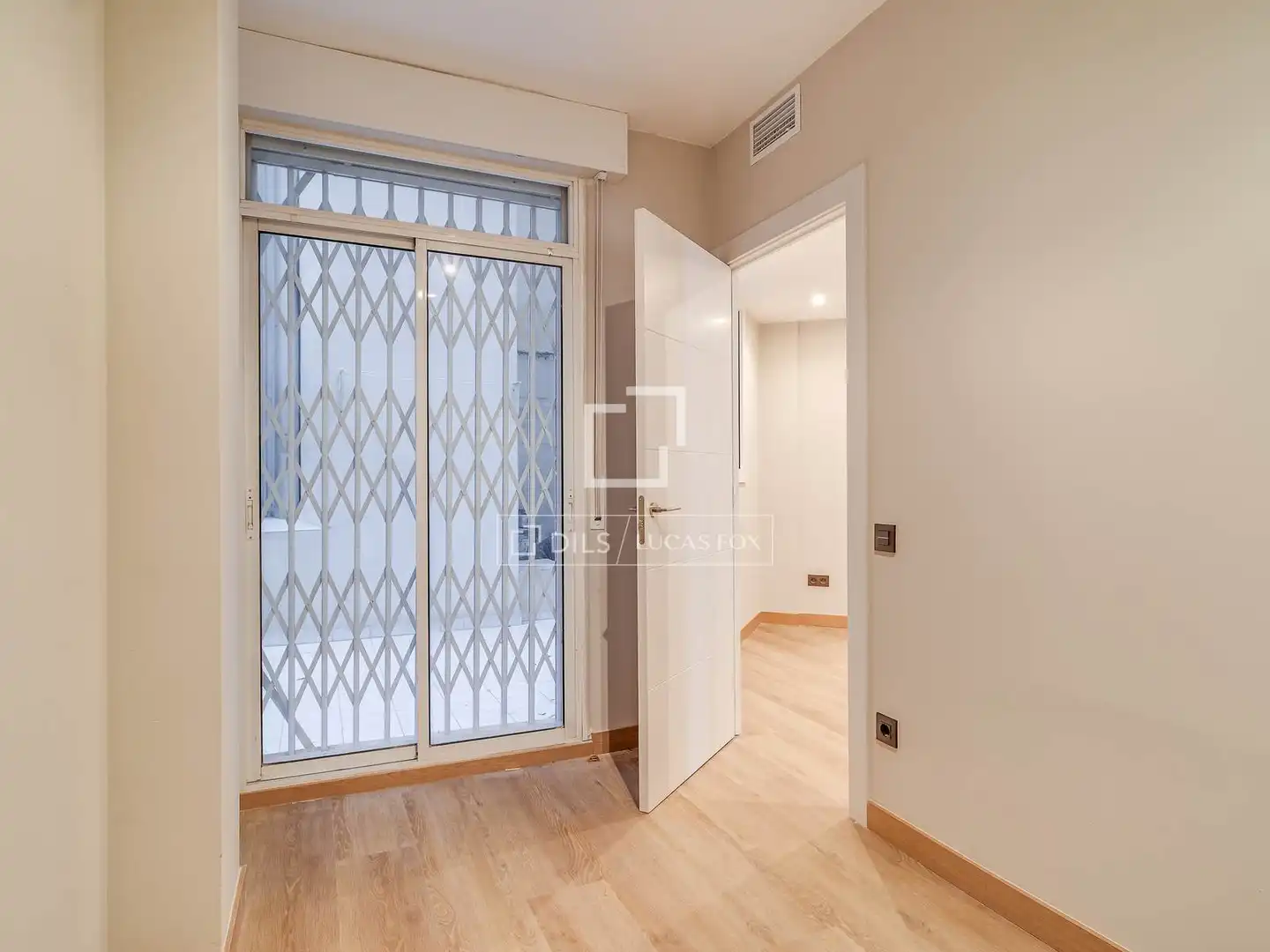 Flat for rent in Barcelona  with Air Conditioner and Parquet flooring