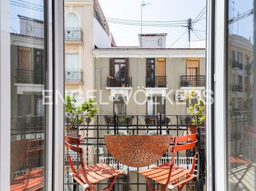 Wohnung mit Balkon zum Verkauf in Carrer de Buenos Aires