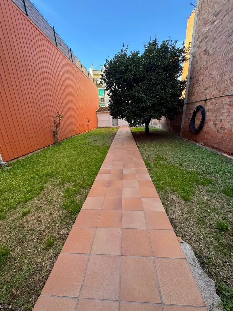 Garten von Haus oder Chalet zum Verkauf in Cornellà de Llobregat mit Heizung, Privatgarten und Terrasse