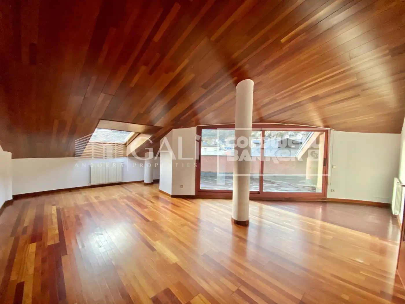 Penthouse with lift to rent in Calle Maria Pla